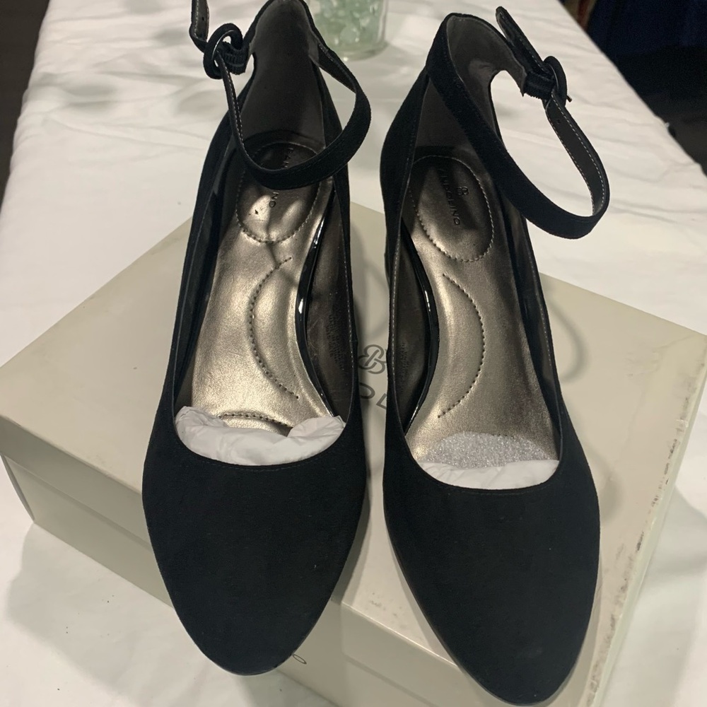 Bandolino Black Suede Ankle Strap Pumps Size 9